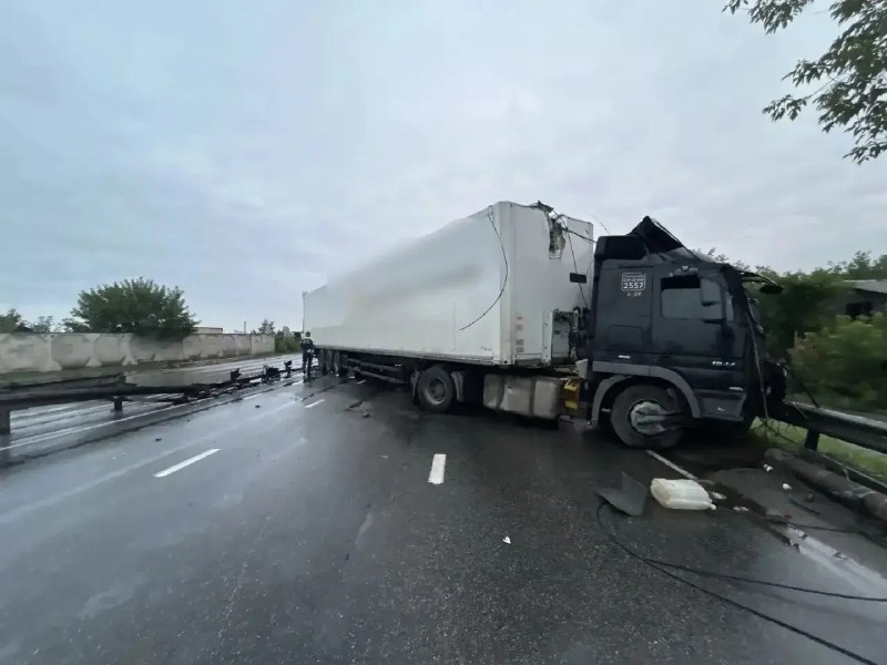 🚛 Ночной рейс закончился аварией.