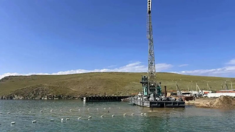 🌊 На переправе на Ольхон начались работы по углублению дна
